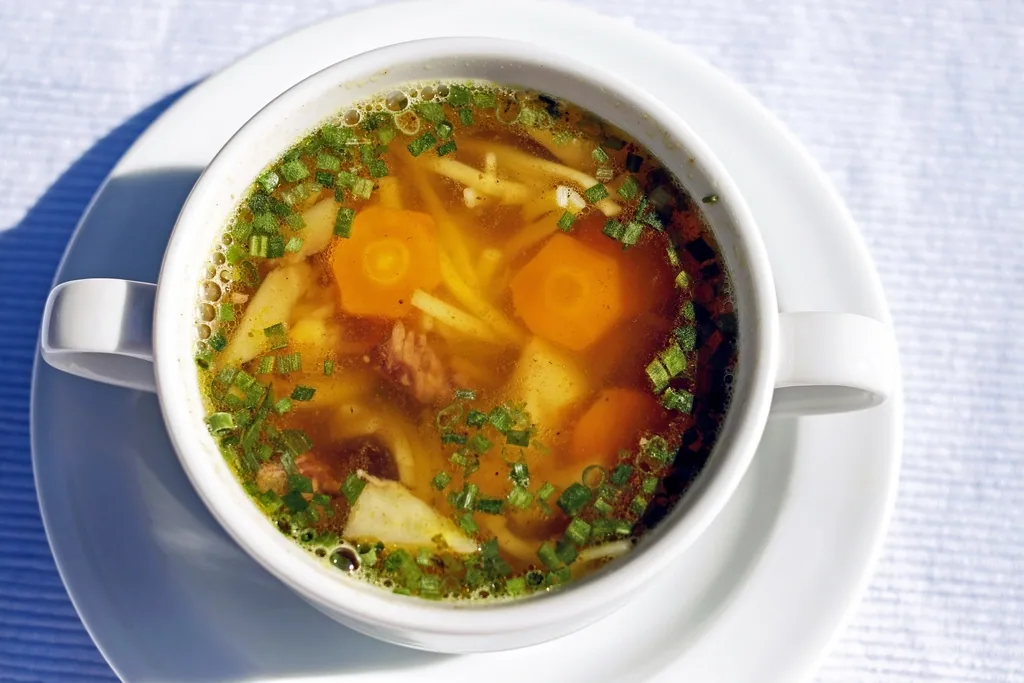 איך להכין מרקים קרים לקיץ מתוצרת שוק החקלאים
